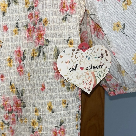 Self Esteem NWT SIZE XL Floral Puff Sleeve Top - Picture 3 of 8